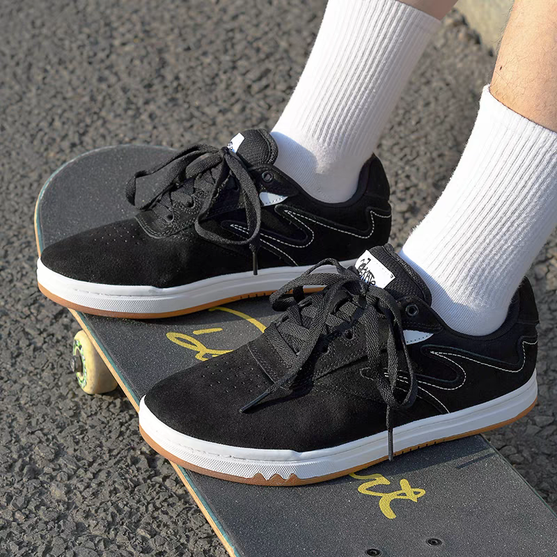 Goluck Ants Cupsole black suede skate shoes