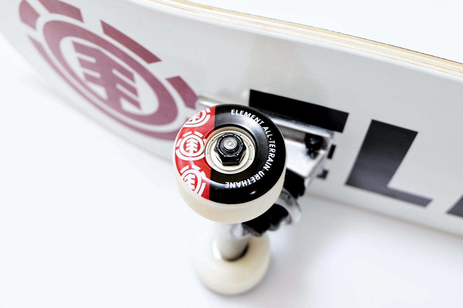 Element Blazin skateboard - SkatebruhSG