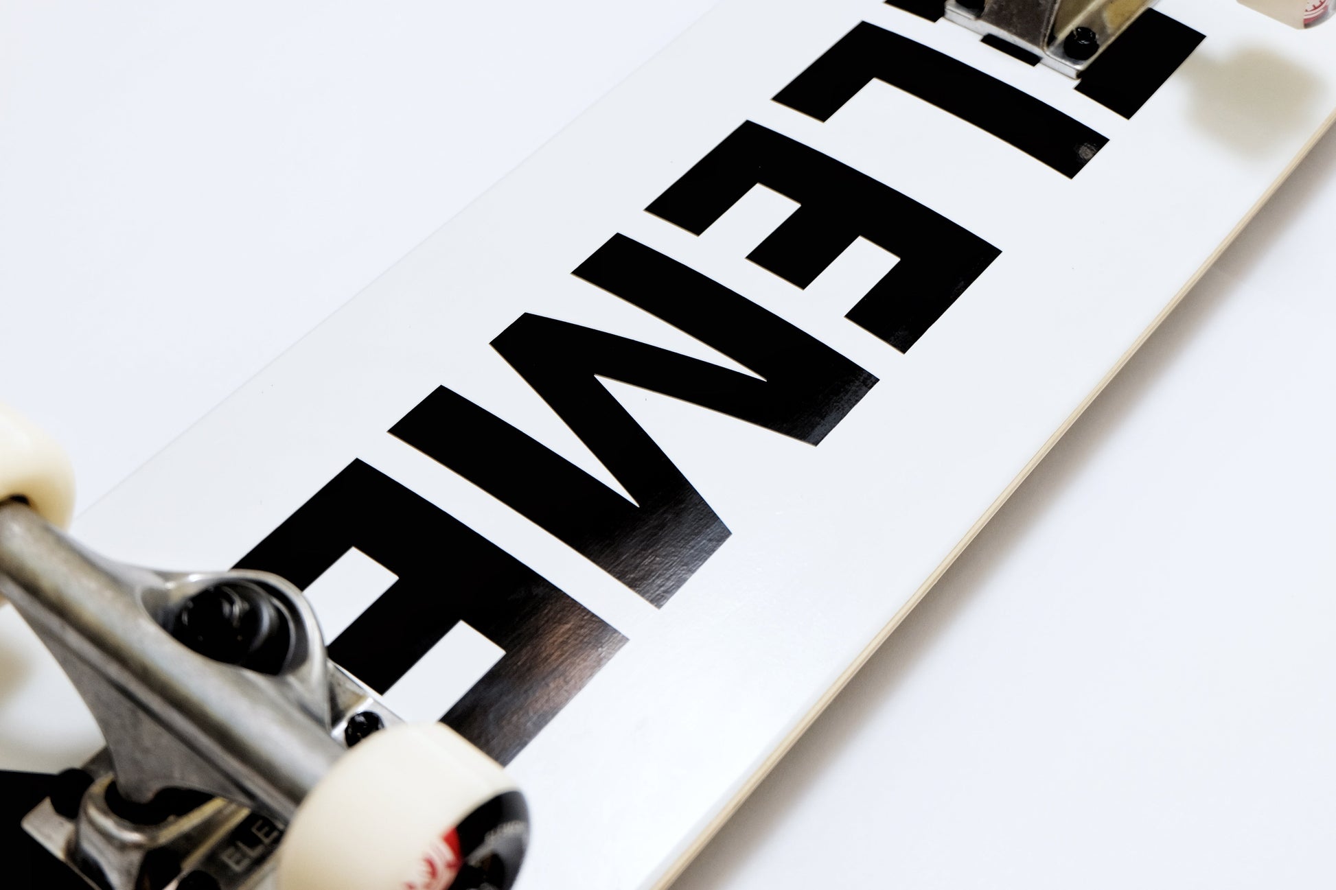 Element Blazin skateboard - SkatebruhSG