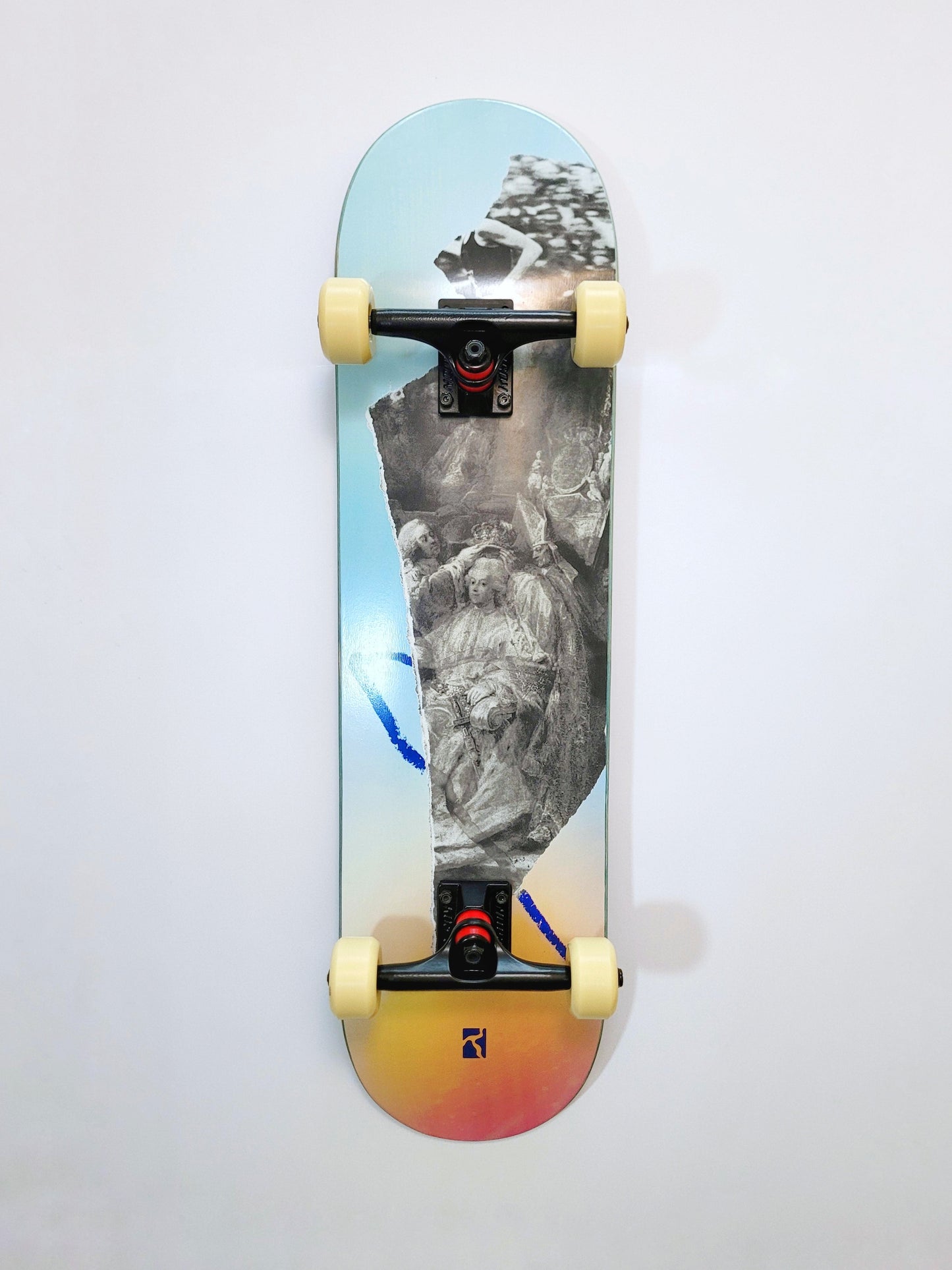 Poetic Collective 'Gradient Crown' skateboard - SkatebruhSG