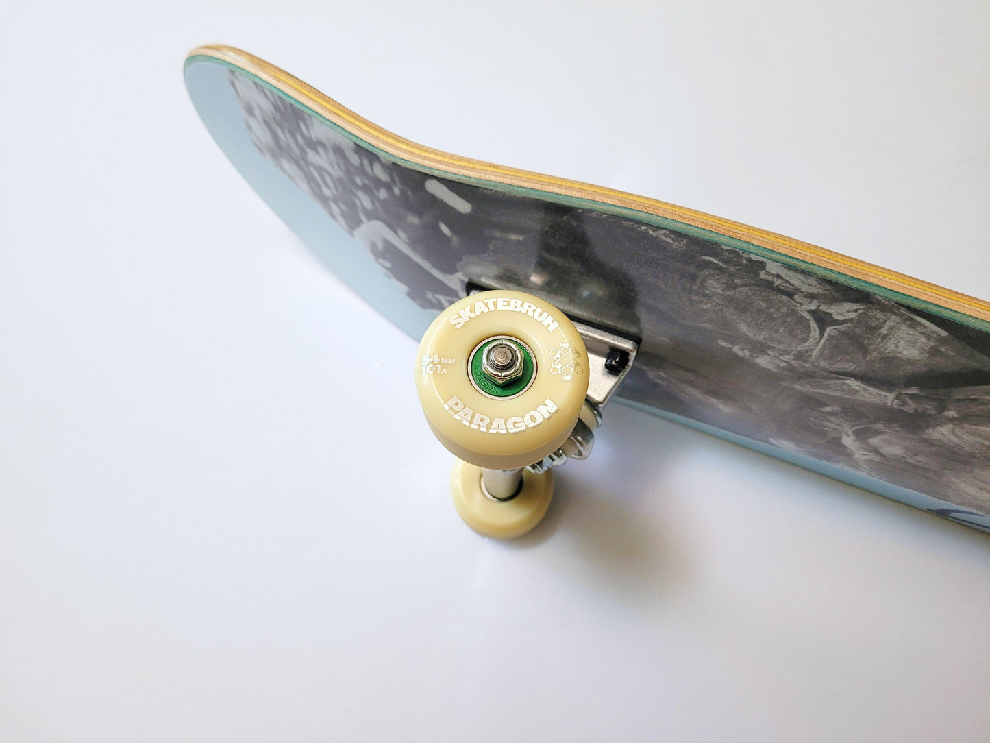 Poetic Collective 'Gradient Crown' skateboard - SkatebruhSG