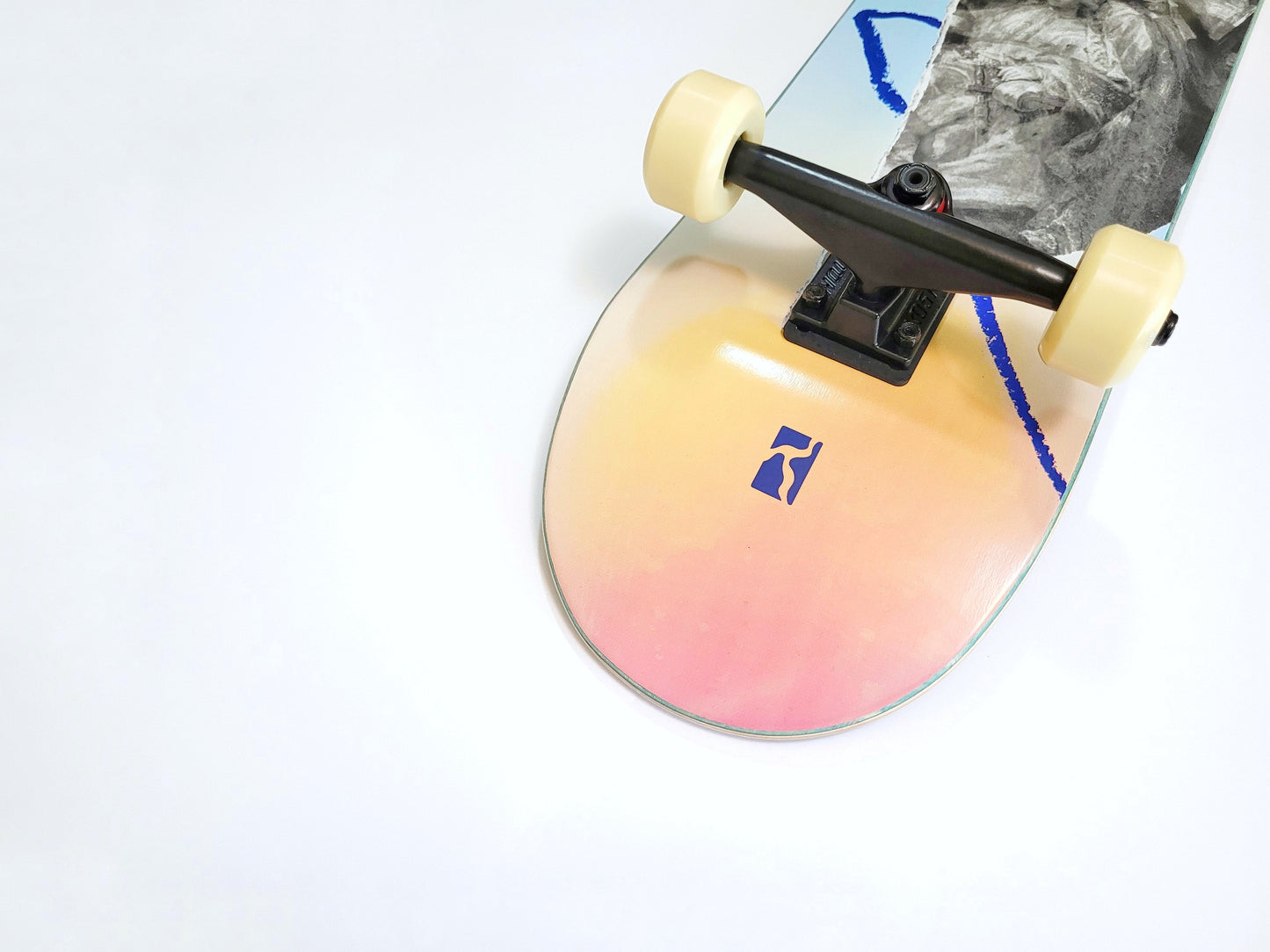 Poetic Collective 'Gradient Crown' skateboard - SkatebruhSG