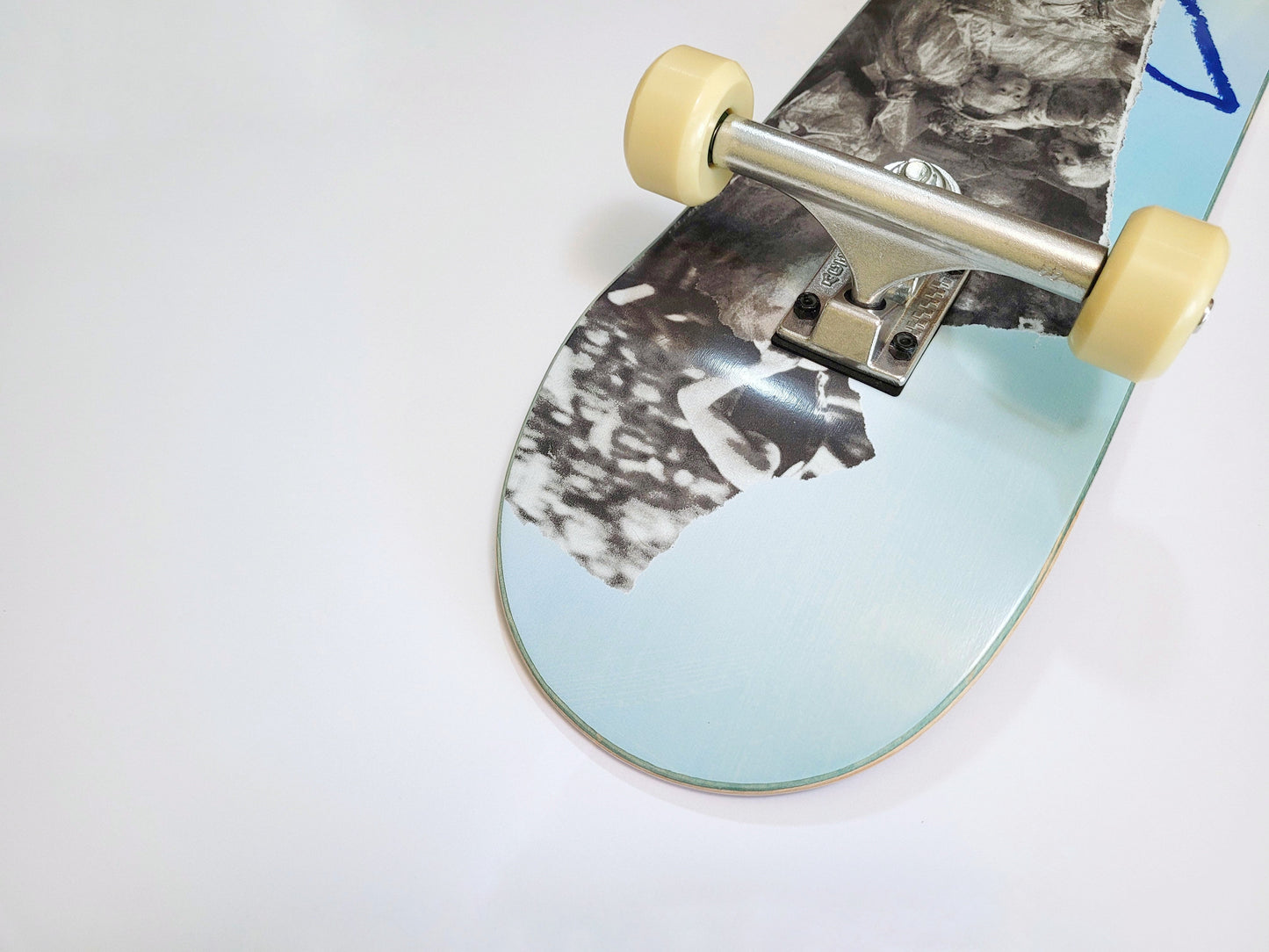 Poetic Collective 'Gradient Crown' skateboard - SkatebruhSG