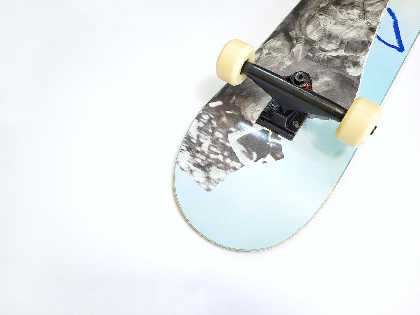 Poetic Collective 'Gradient Crown' skateboard - SkatebruhSG