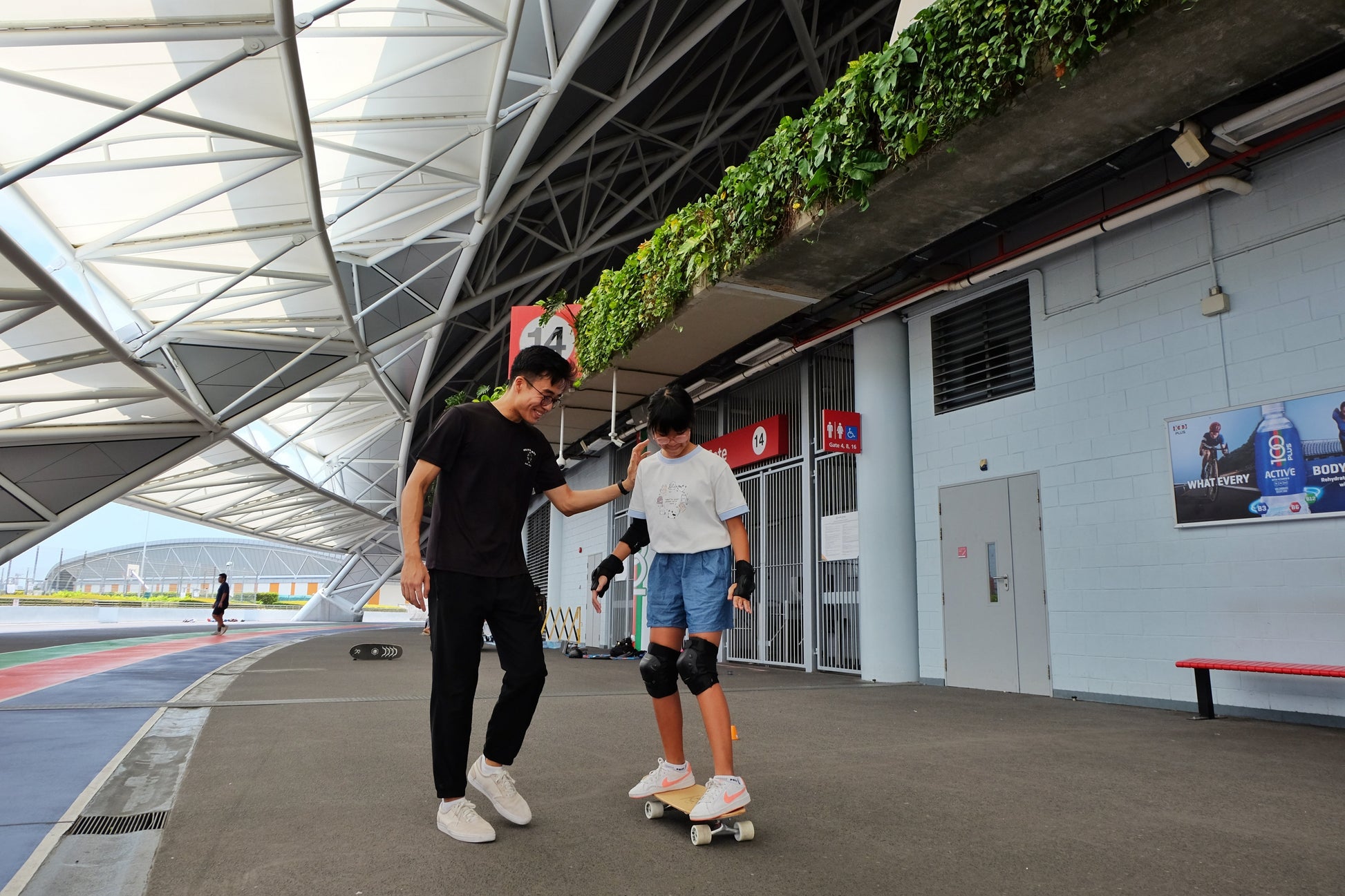 Skating Basics Lesson - SkatebruhSG