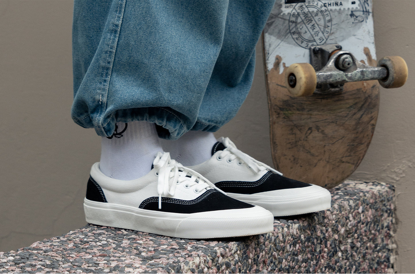 Goluck Joiints Sandwich white black skate shoes