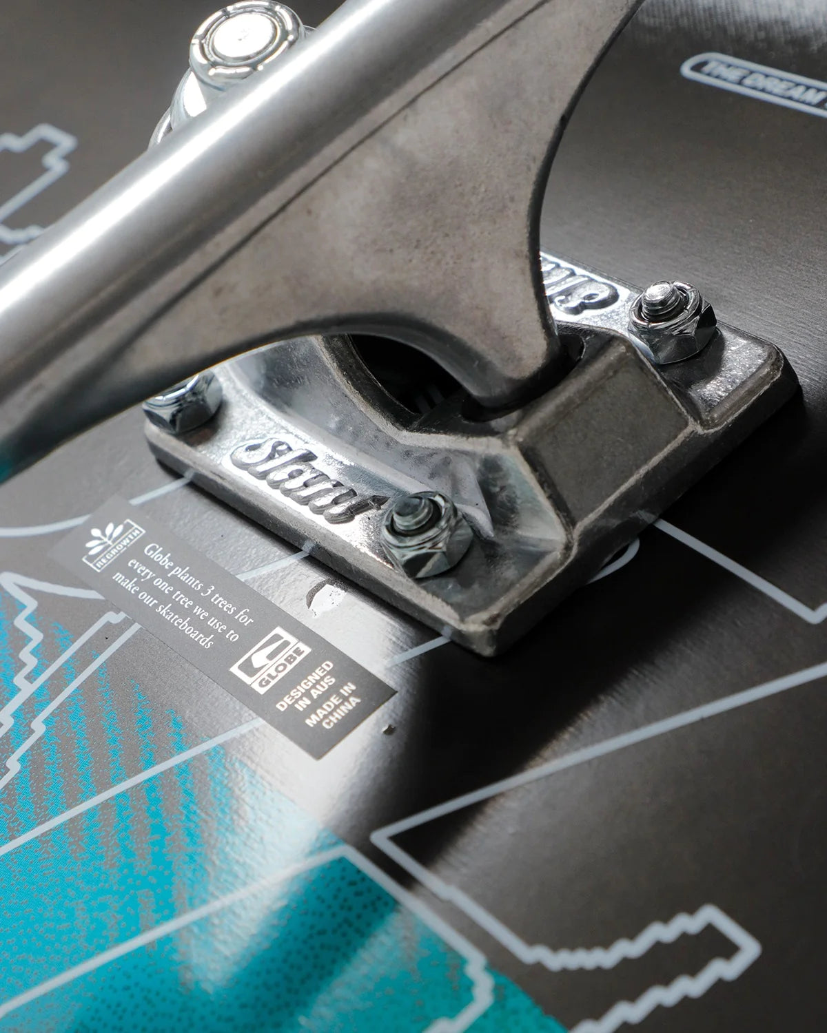 Globe G0 Hive Blur 8.25" Skateboard