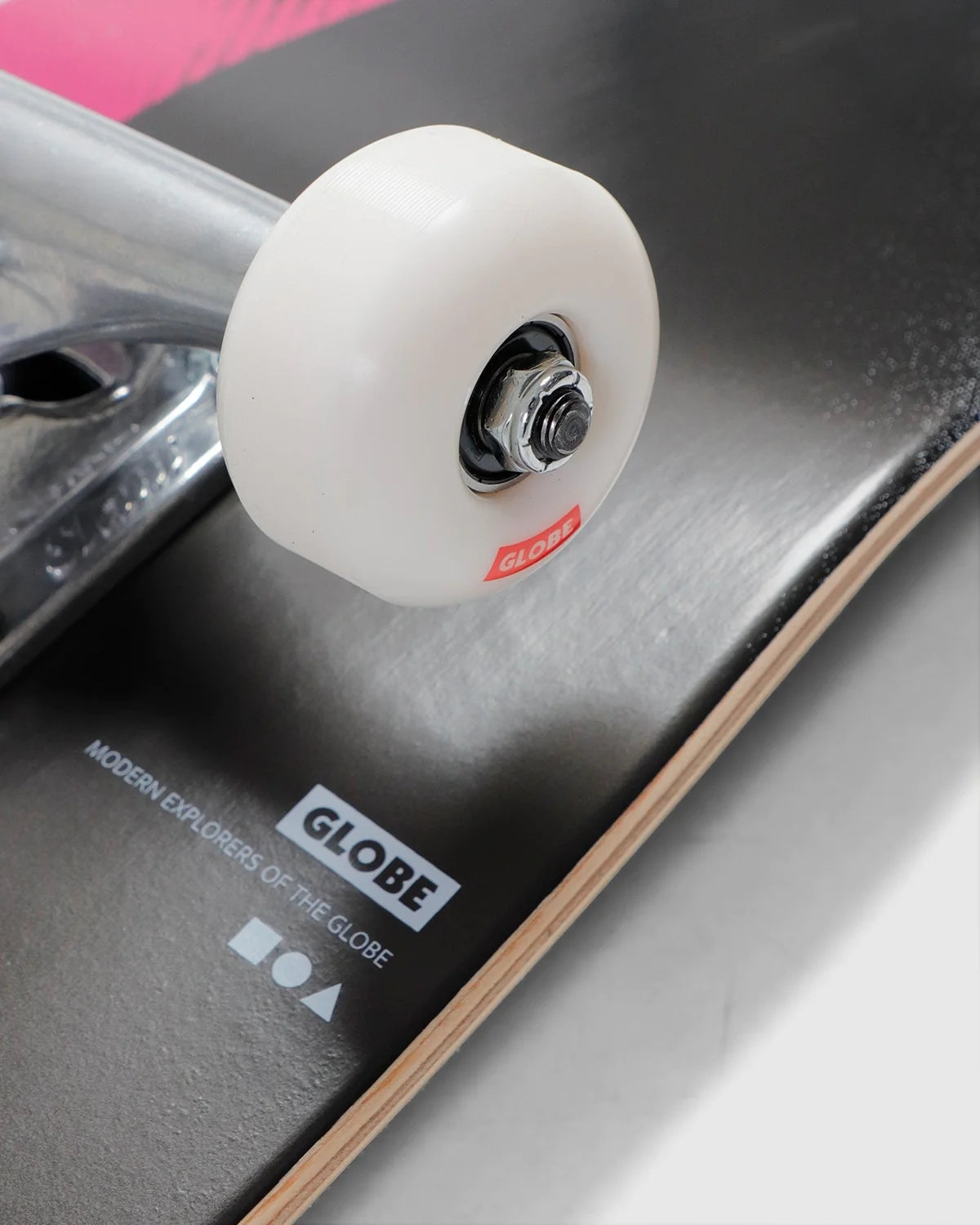 Globe G0 Hive Blur 8.25" Skateboard