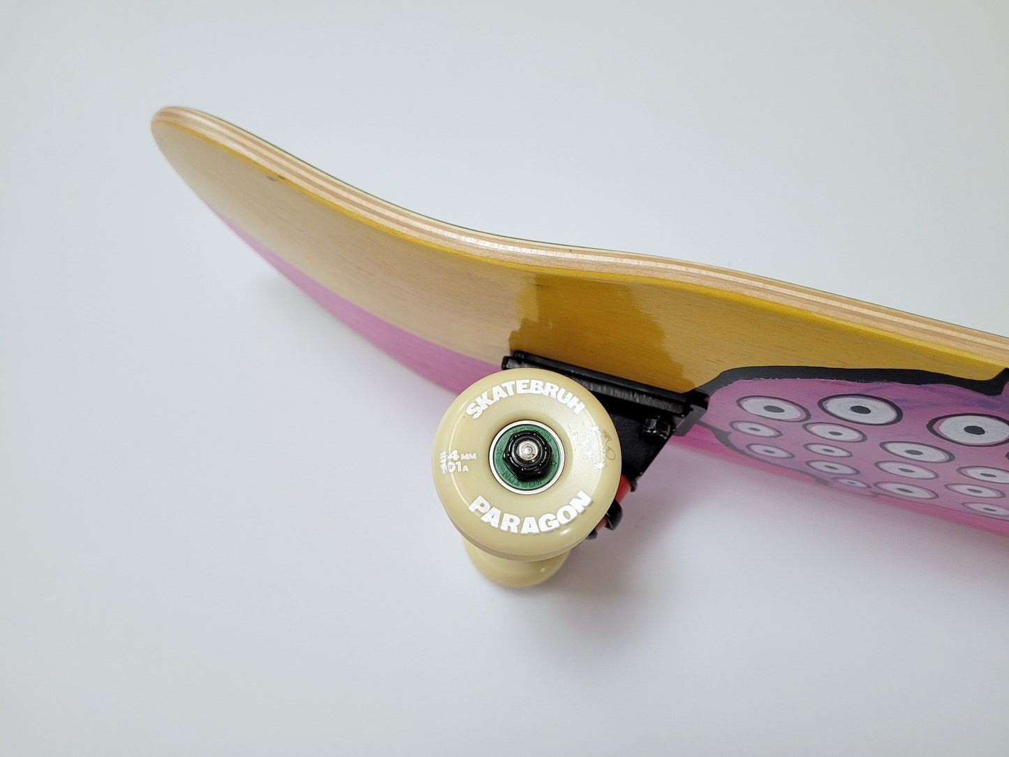 UMA 'Eyeballs Maité' 8.25" skateboard - SkatebruhSG