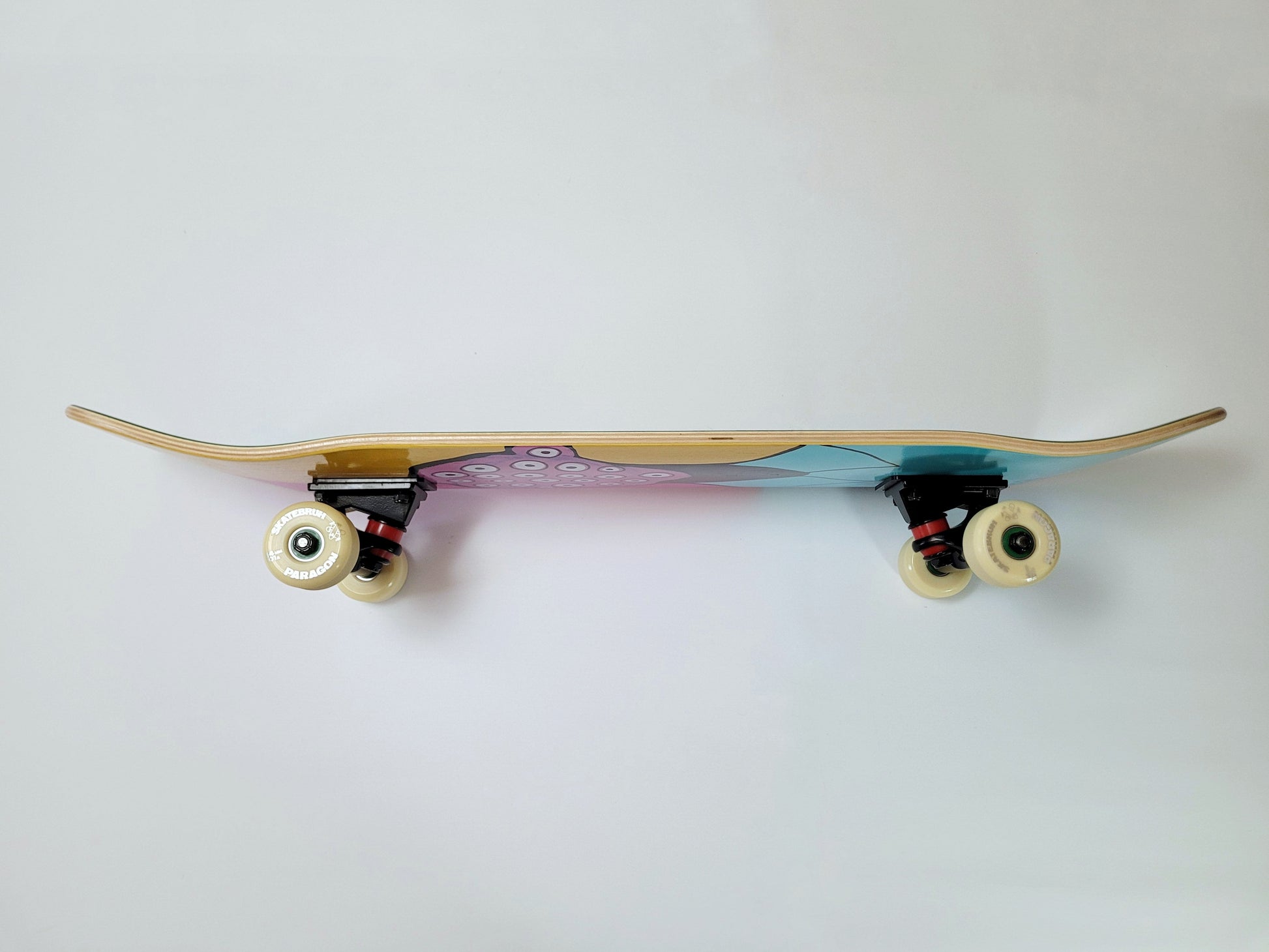UMA 'Eyeballs Maité' 8.25" skateboard - SkatebruhSG