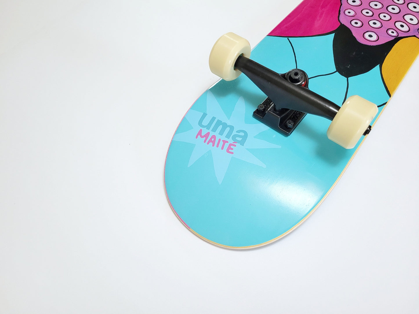 UMA 'Eyeballs Maité' 8.25" skateboard - SkatebruhSG